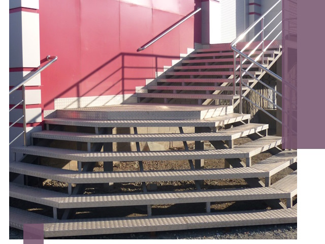 Лестницы для магазина в Краснокамске — изготовление и монтаж