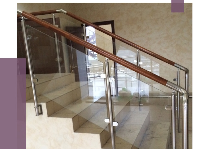 Комбинированные перила из металла и дерева в Краснокамске