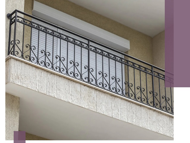 Балконные ограждения из металла и стекла в Краснокамске для домов