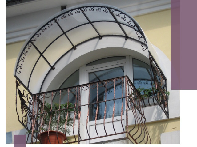 Козырьки над балконом в Краснокамске — изготовление и монтаж