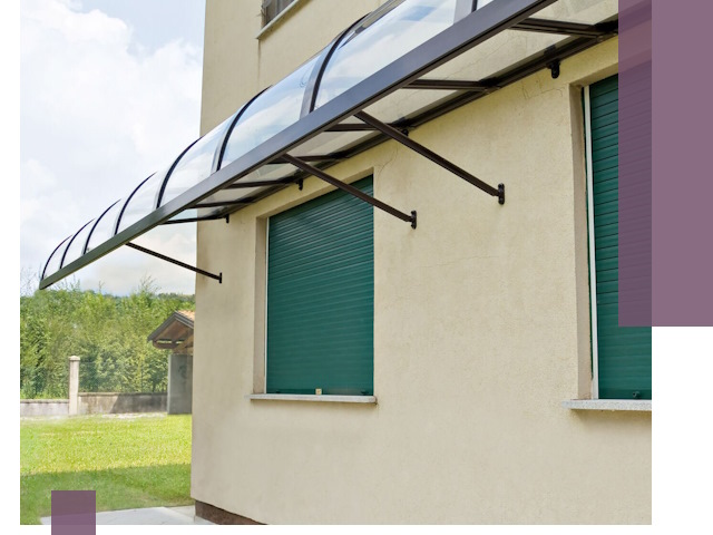 Козырьки над окнами в Краснокамске — изготовление и монтаж по выгоде